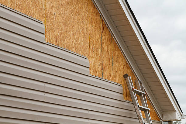 Professional Wood Siding technician working in Kingston, NJ